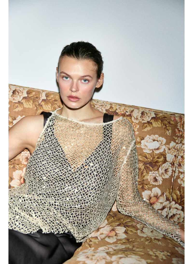 Топ с асимметричной вышивк�...