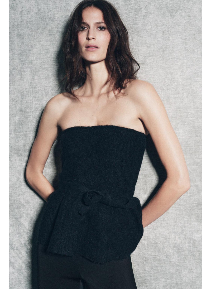 Топ с пышной полуприталенн�...