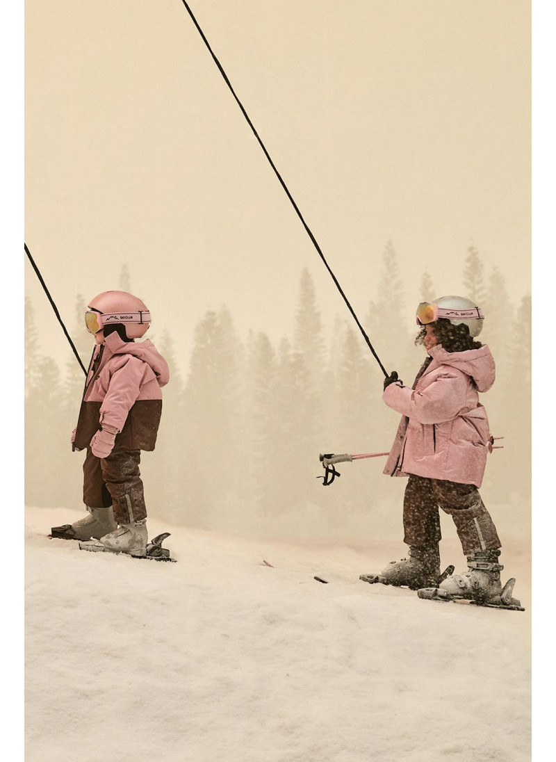 WATER-RESISTANT AND WINDPROOF METALLIC DOWN FEATHE...