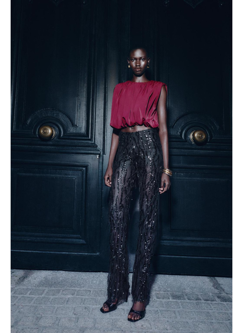 Топ с драпировкой и объемны...