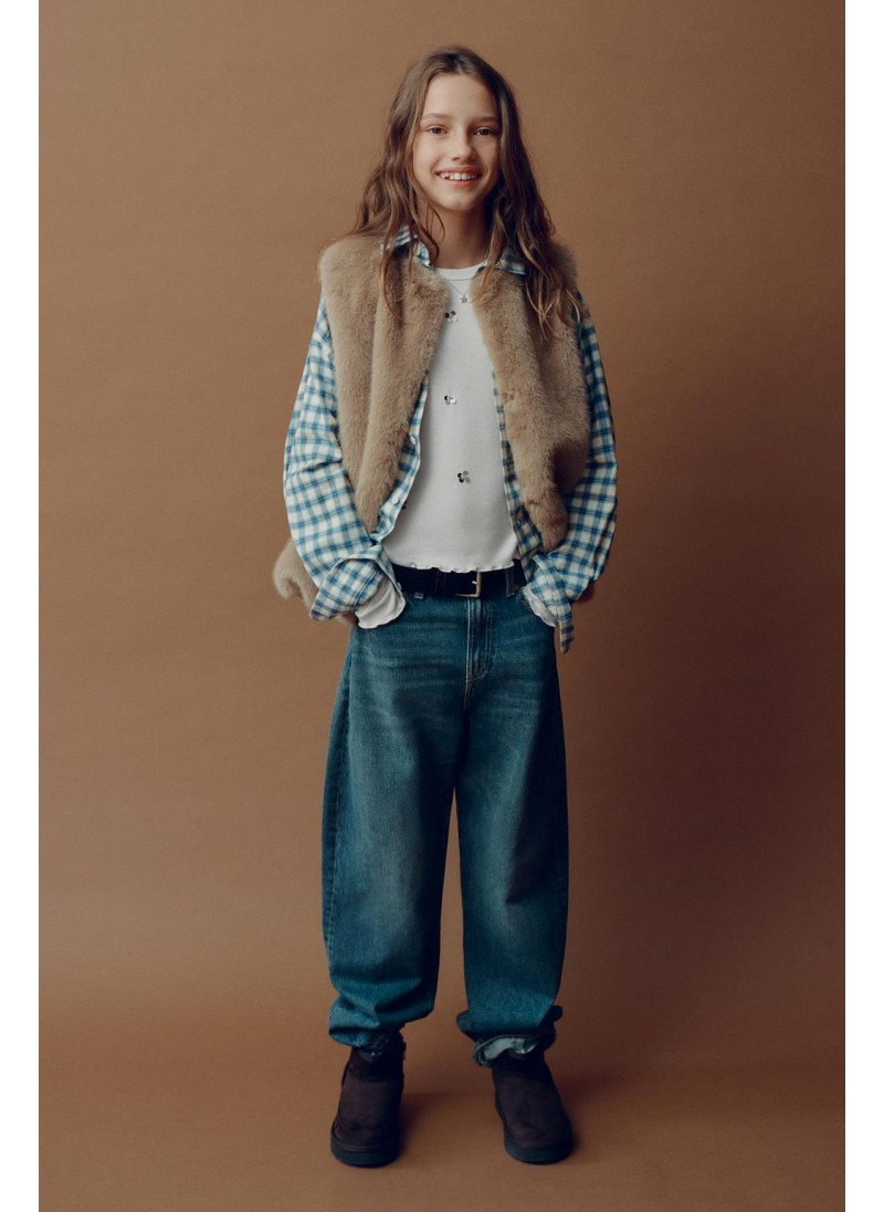 ЖИЛЕТ ИЗ ИСКУССТВЕННОГО МЕ�...