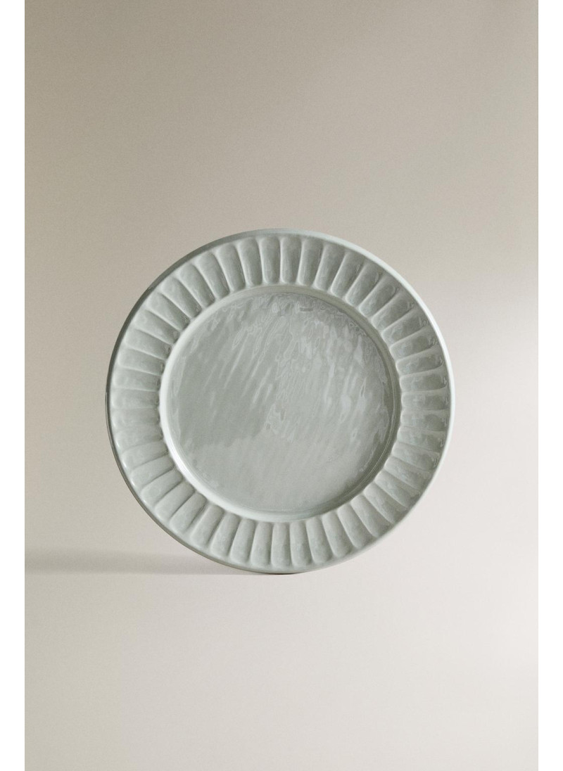 Круглая металлическая подн...