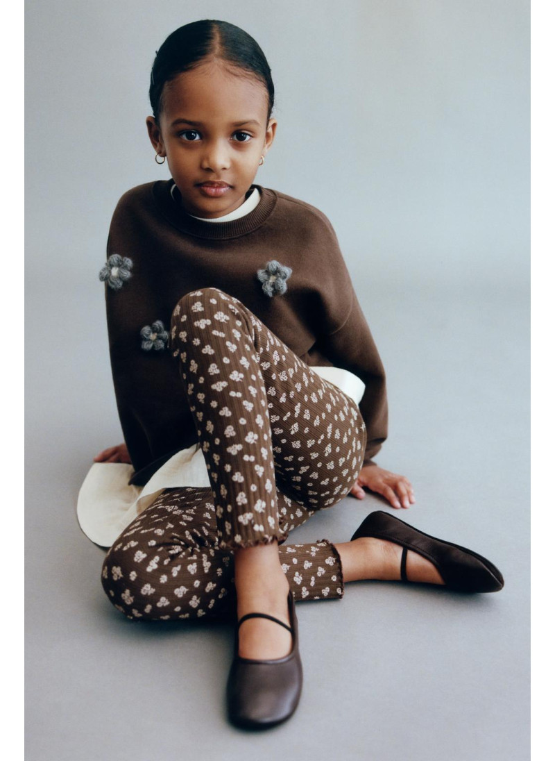 ТОЛСТОВКА С ЦВЕТОЧНЫМИ ВСТ�...