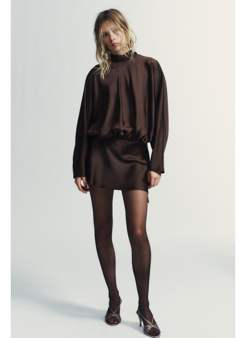 КОРОТКОЕ АТЛАСНОЕ ПЛАТЬЕ С ...