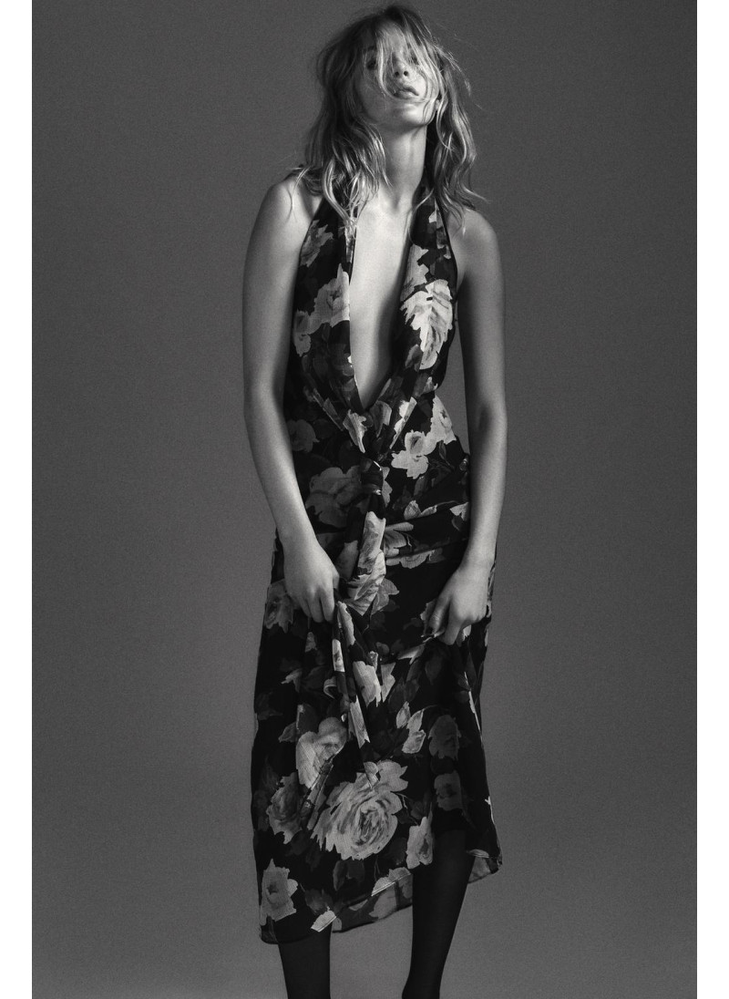 ДЛИННОЕ ПЛАТЬЕ С УЗЛОМ И ЦВ�...