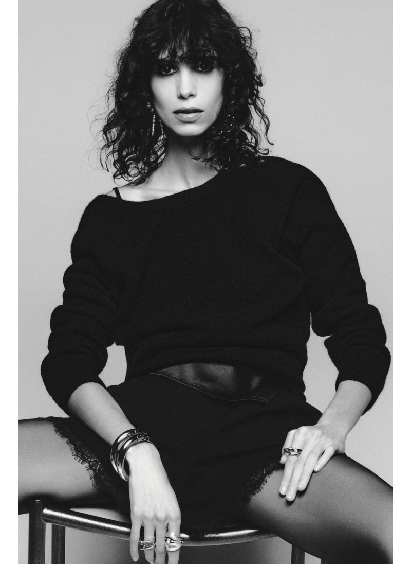 ДЖЕМПЕР ВЯЗАНЫЙ С V-ОБРАЗНЫ�...