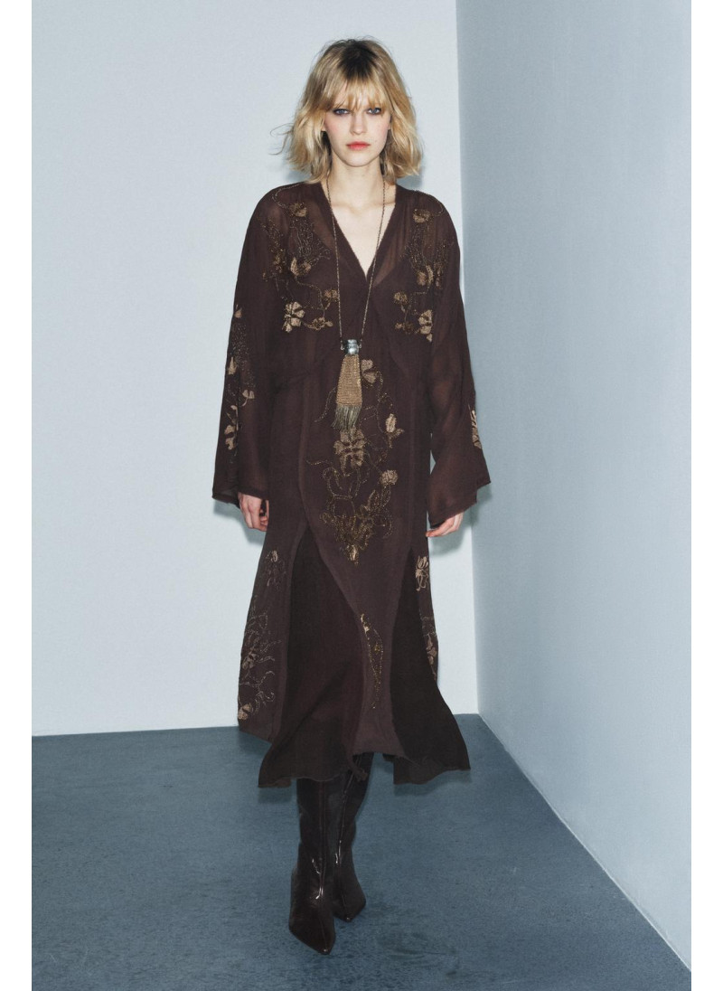 ПЛАТЬЕ С ВЫШИВКОЙ И БУСИНАМ...