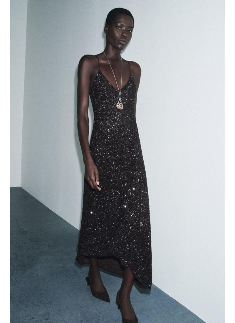 ДЛИННОЕ ПЛАТЬЕ С ПАЙЕТКАМИ ...