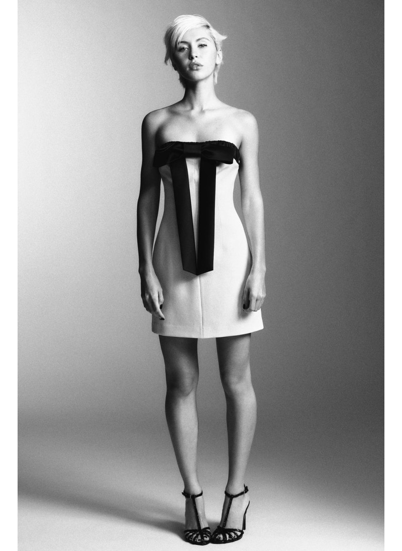 Платье без бретелек с банто...