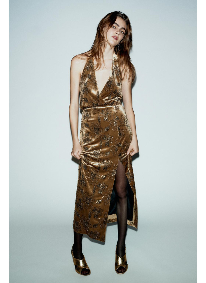 БАРХАТНОЕ ПЛАТЬЕ МИДИ С ПАЙ...