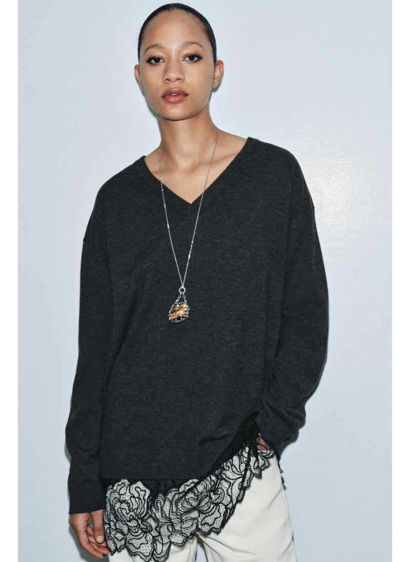 ДЛИННЫЙ СВИТЕР С КОНТРАСТН�...