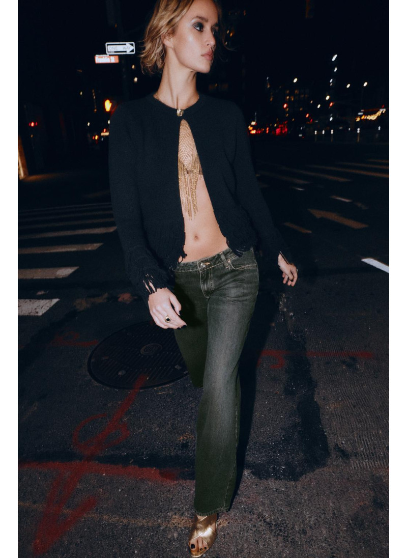 ВЯЗАНЫЙ КАРДИГАН С БАХРОМО�...