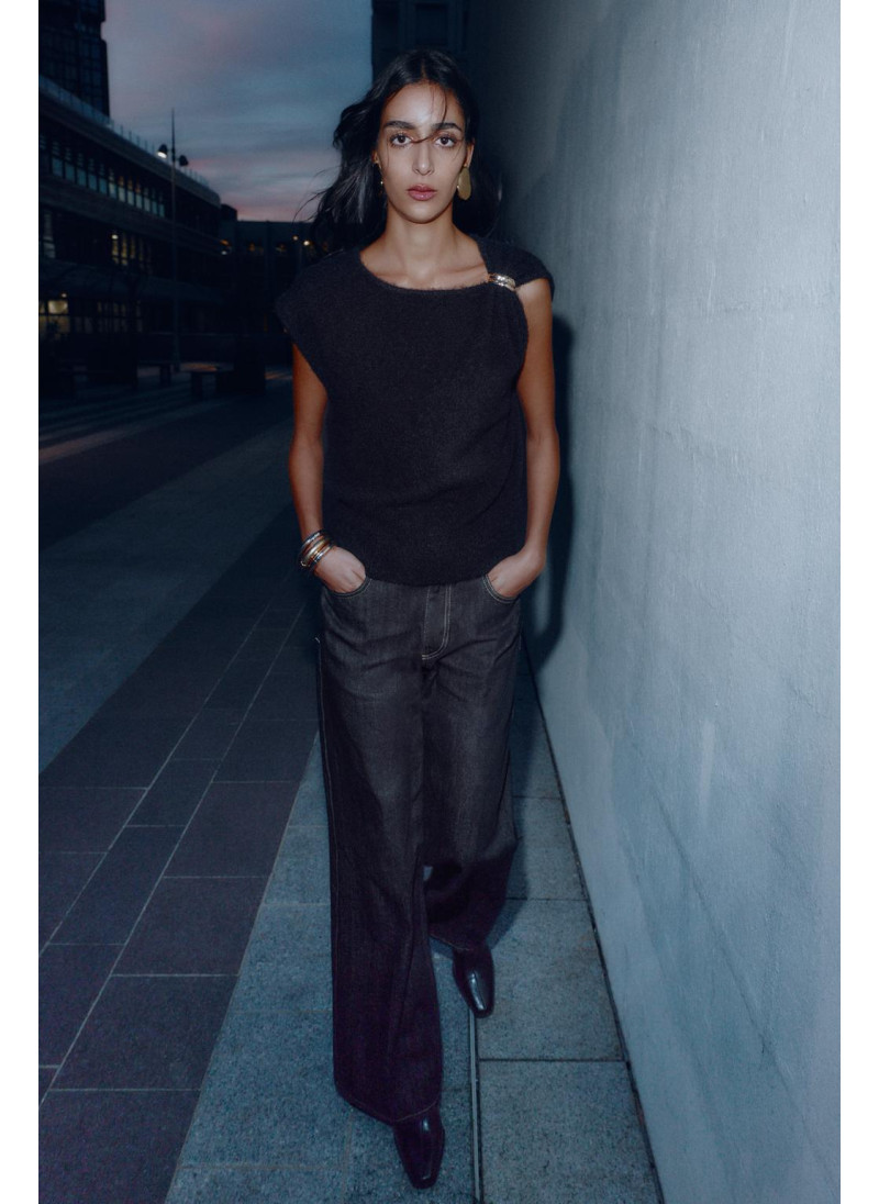 Безрукавный трикотажный св...