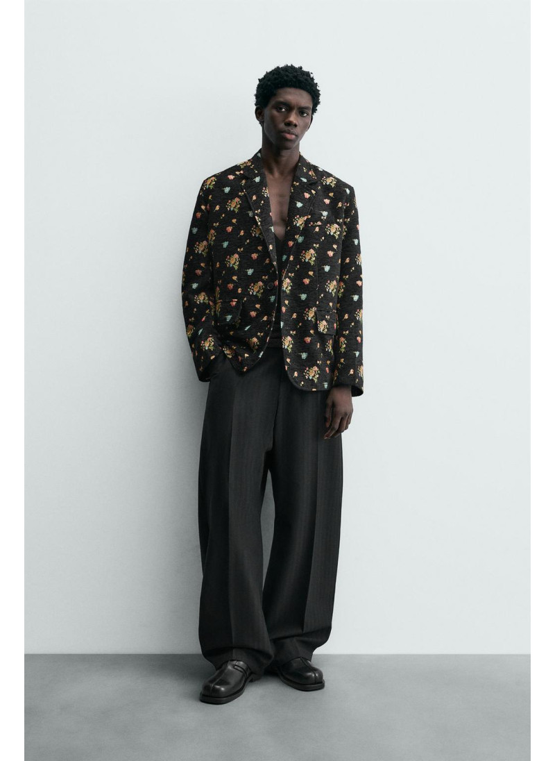 Модный жакет с цветочным жа...