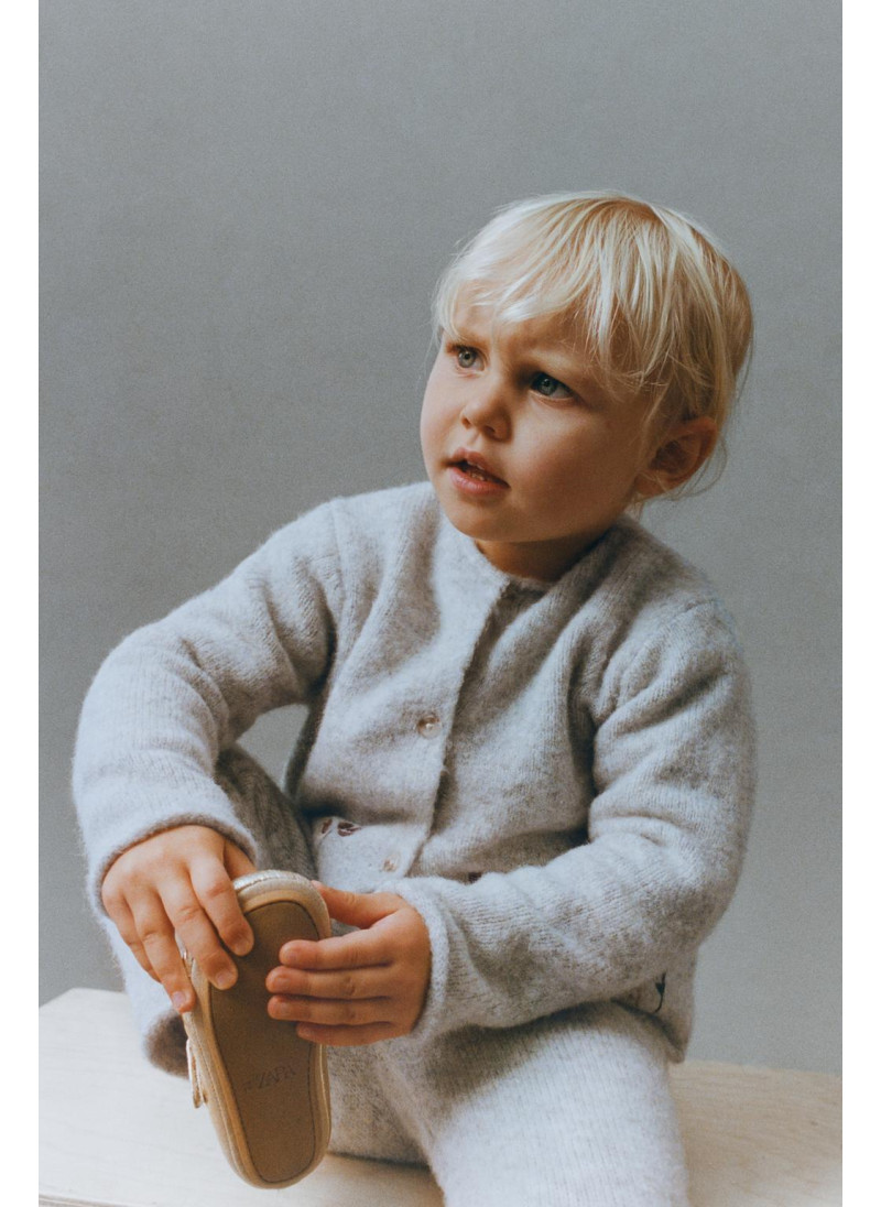 КАРДИГАН С ВЫШИТЫМИ ЦВЕТАМ�...