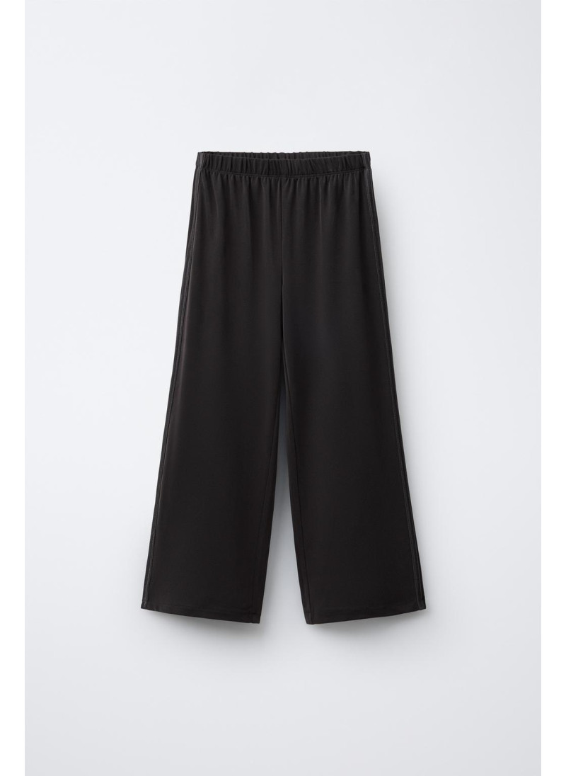 Широкие спортивные брюки