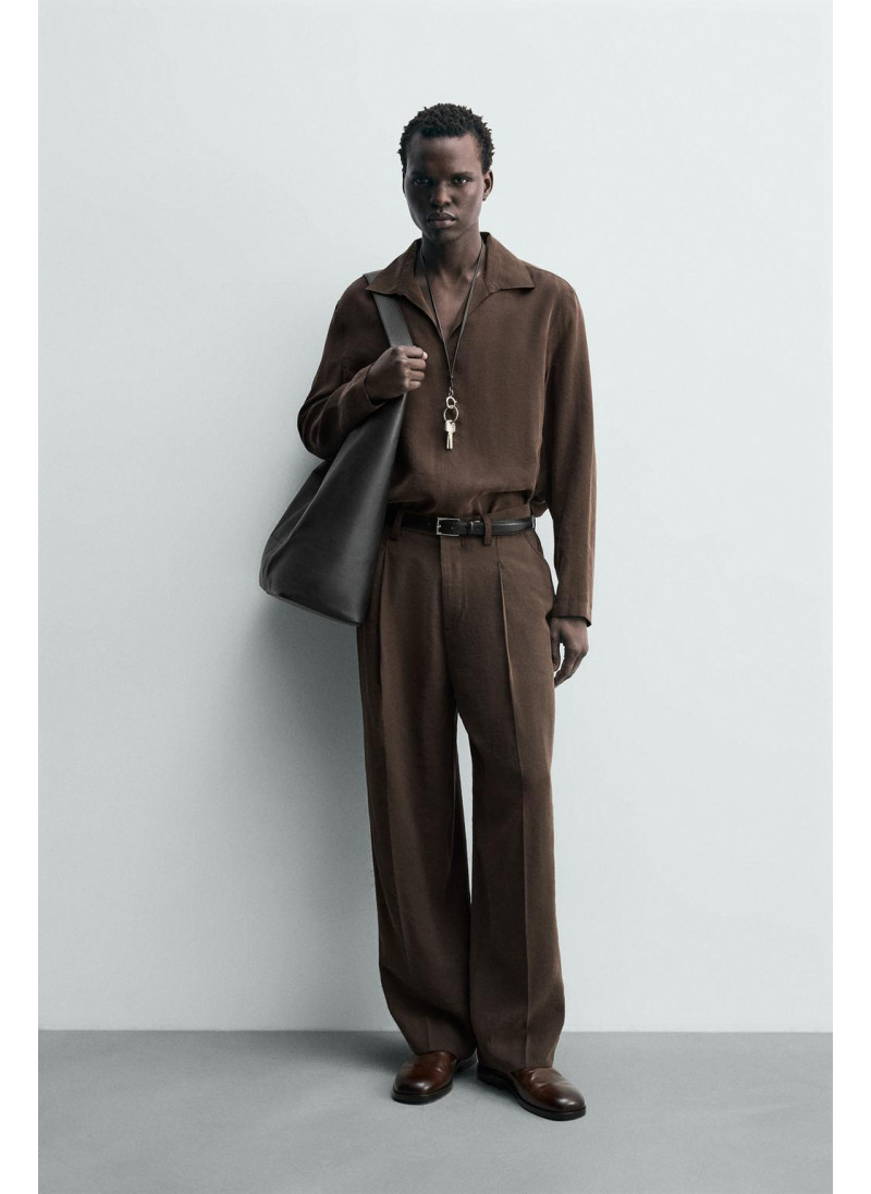 Поло с плавными линиями