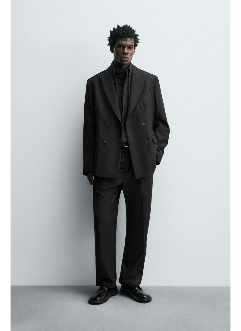 ДВУБОРТНЫЙ КОСТЮМНЫЙ БЛЕЙЗ...