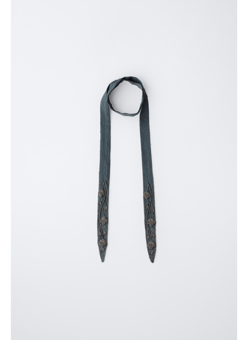 Шарф-ожерелье с вышивкой