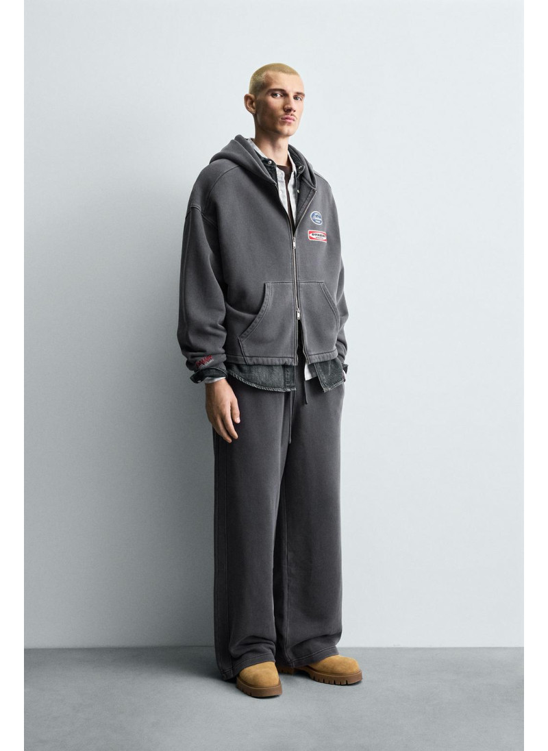 ДЖОГГЕРЫ WIDE FIT С ЭФФЕКТОМ ПО...