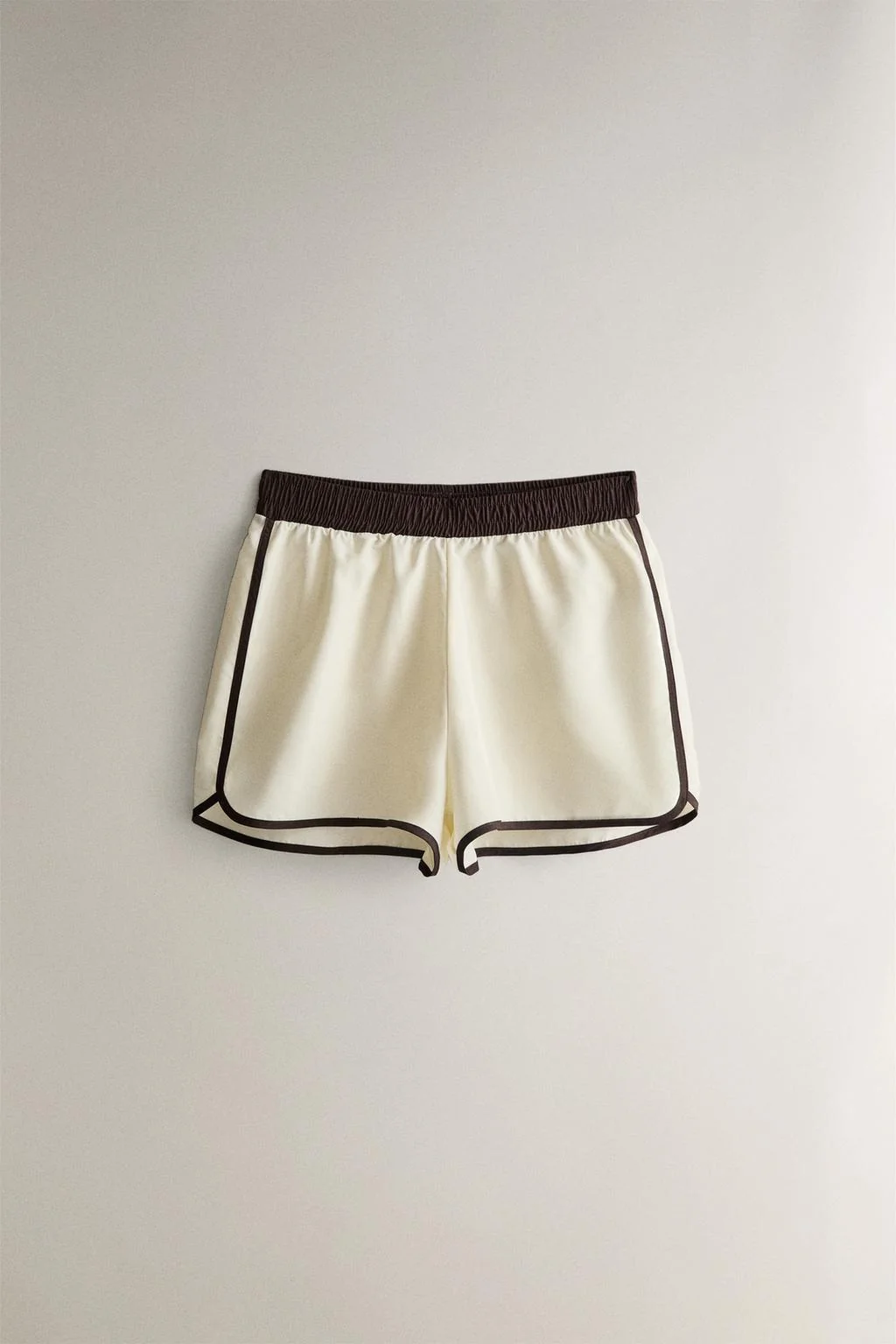 Спортивные шорты