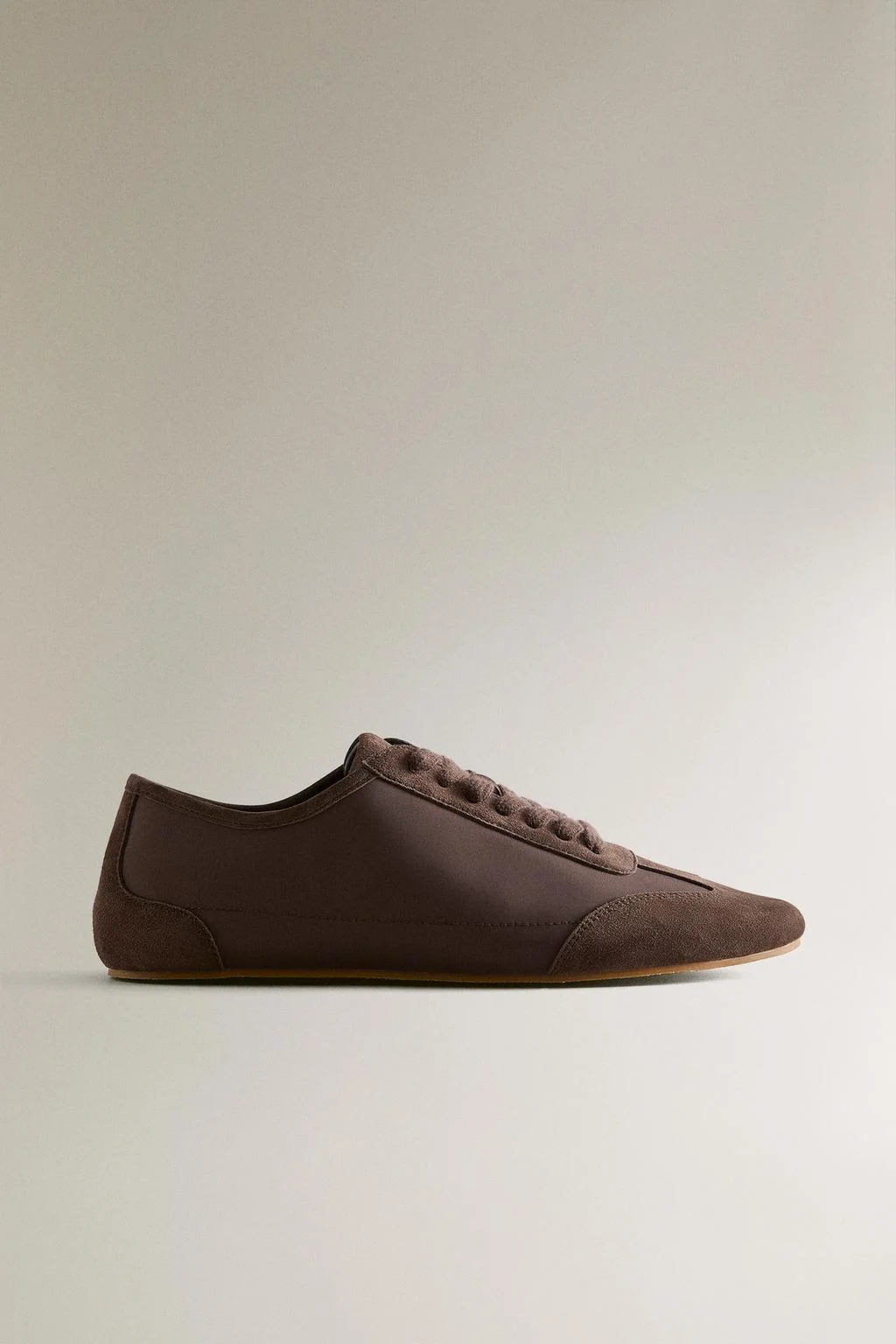 Кожаные кроссовки