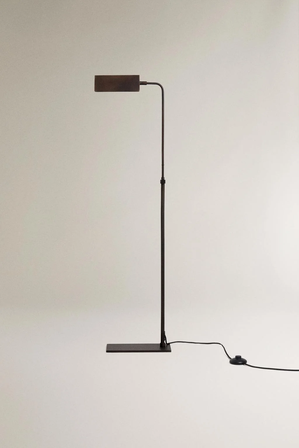 Регулируемая напольная лампа — Освещение