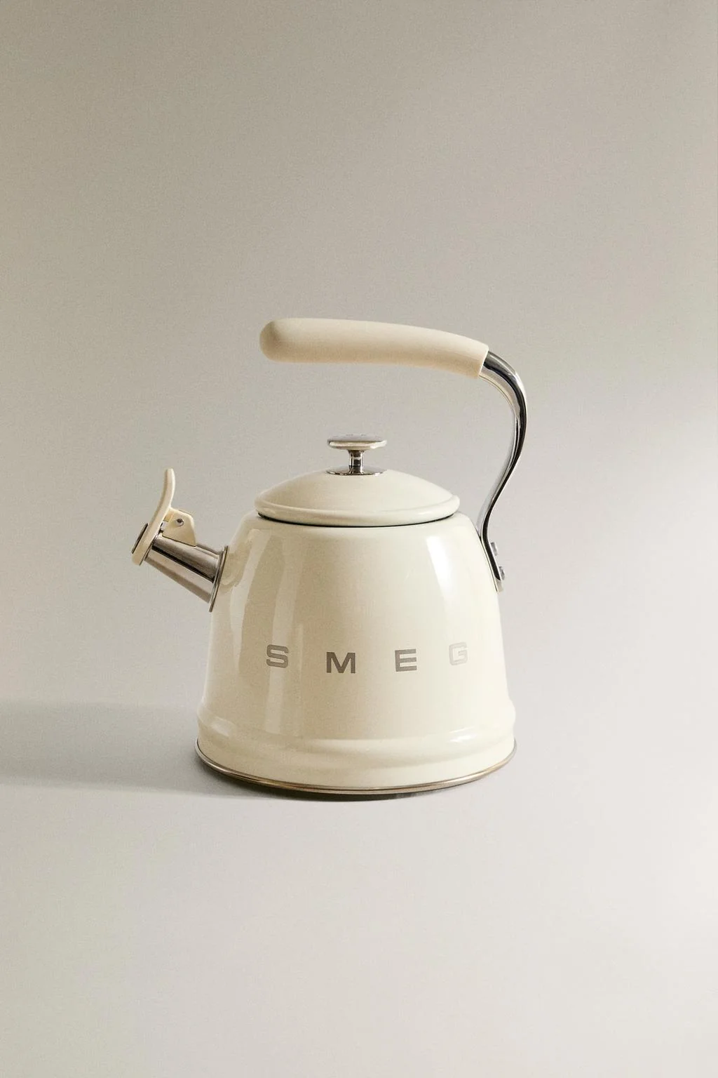 Свистящий чайник Smeg — Бытовая техника