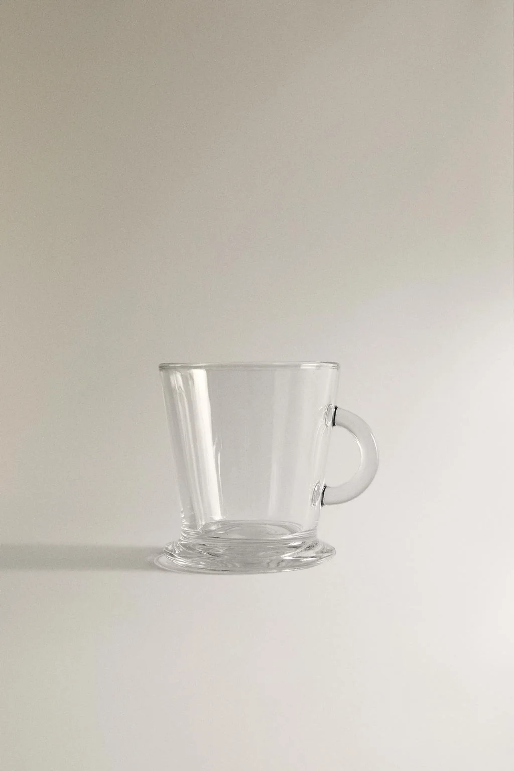 Прозрачная стеклянная чашка для капучино