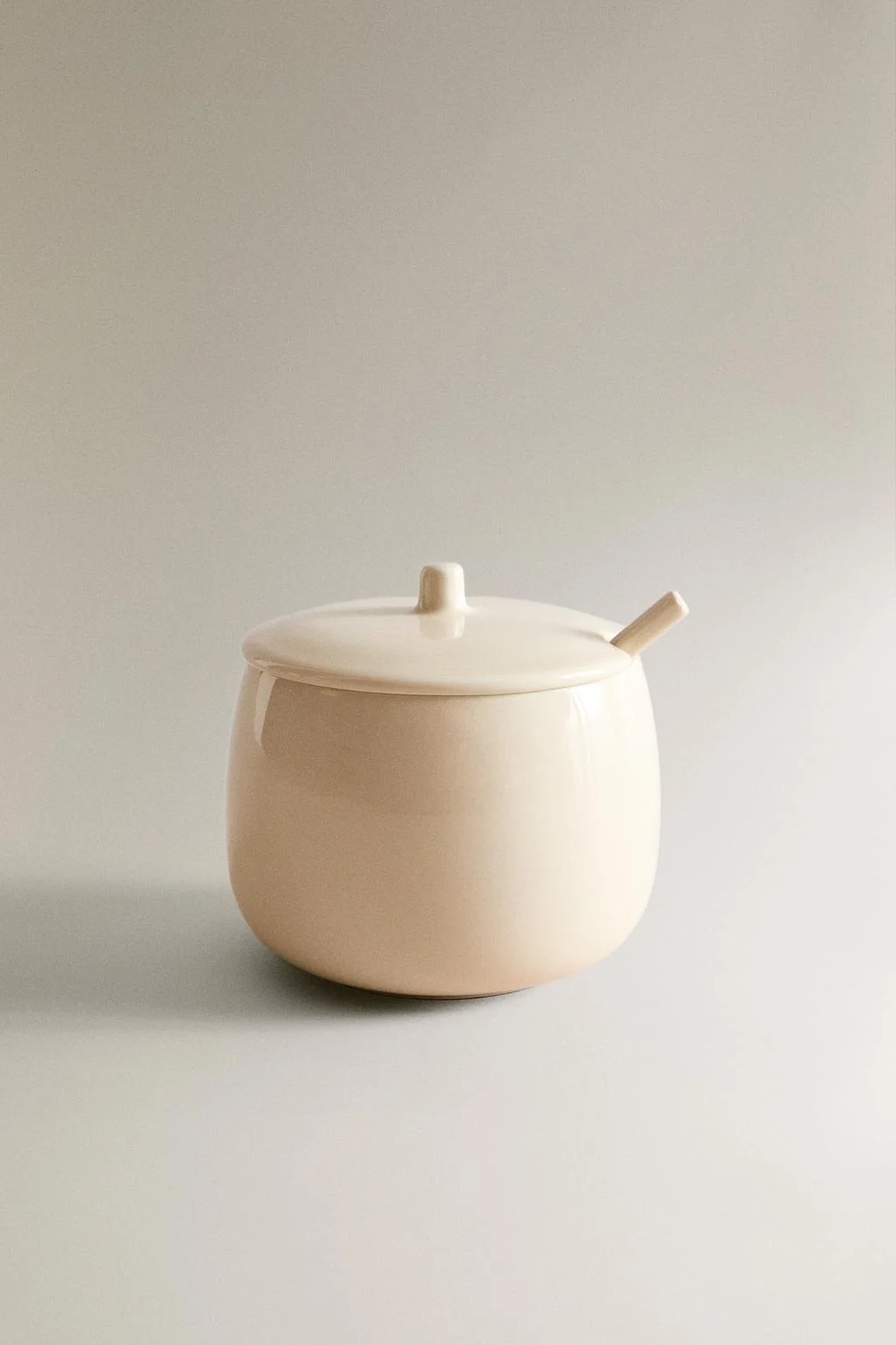 Простая керамическая сахарница с ложкой — Кофе и чай