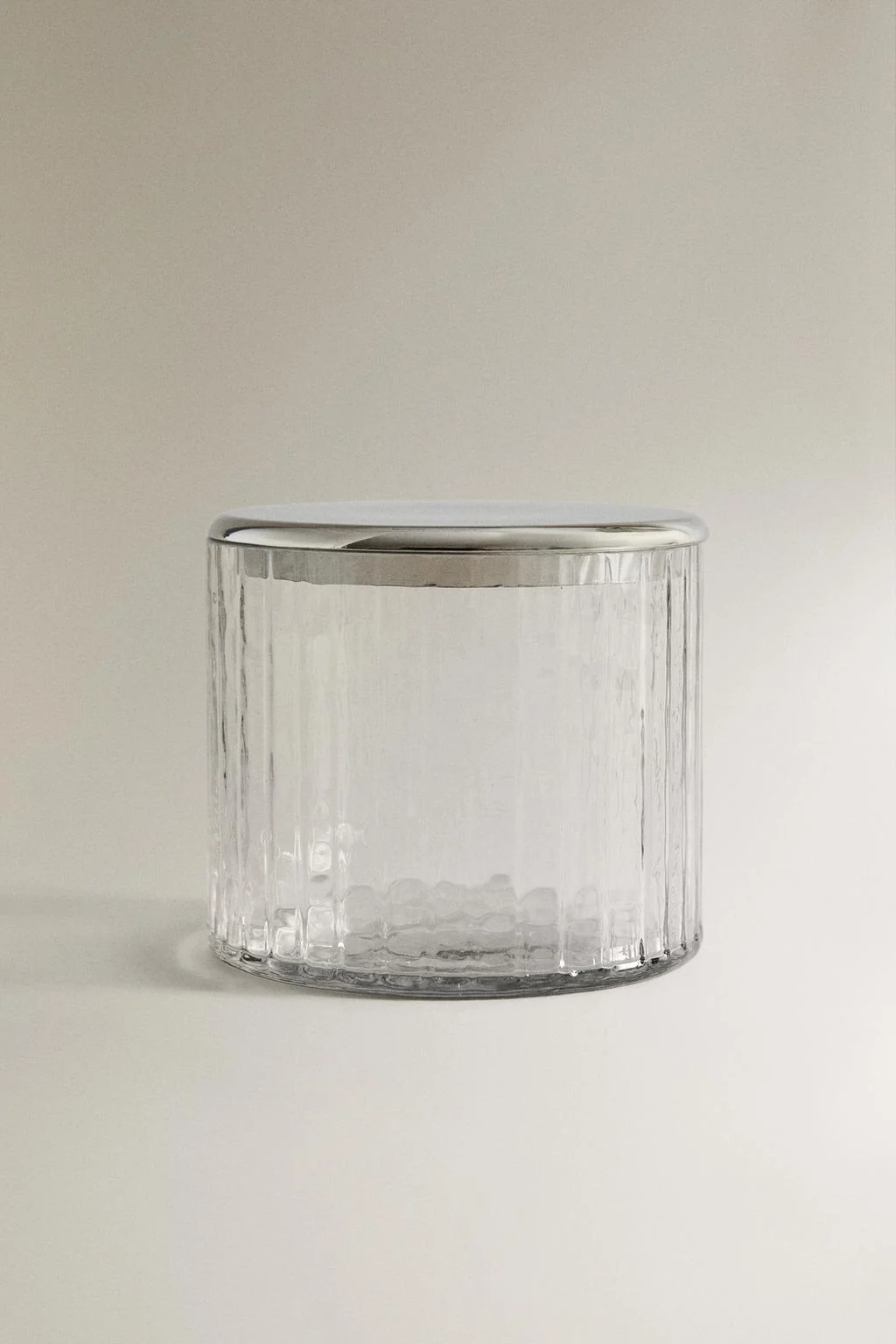 Рельефная банка для ванной из стекла и металла — Ванная