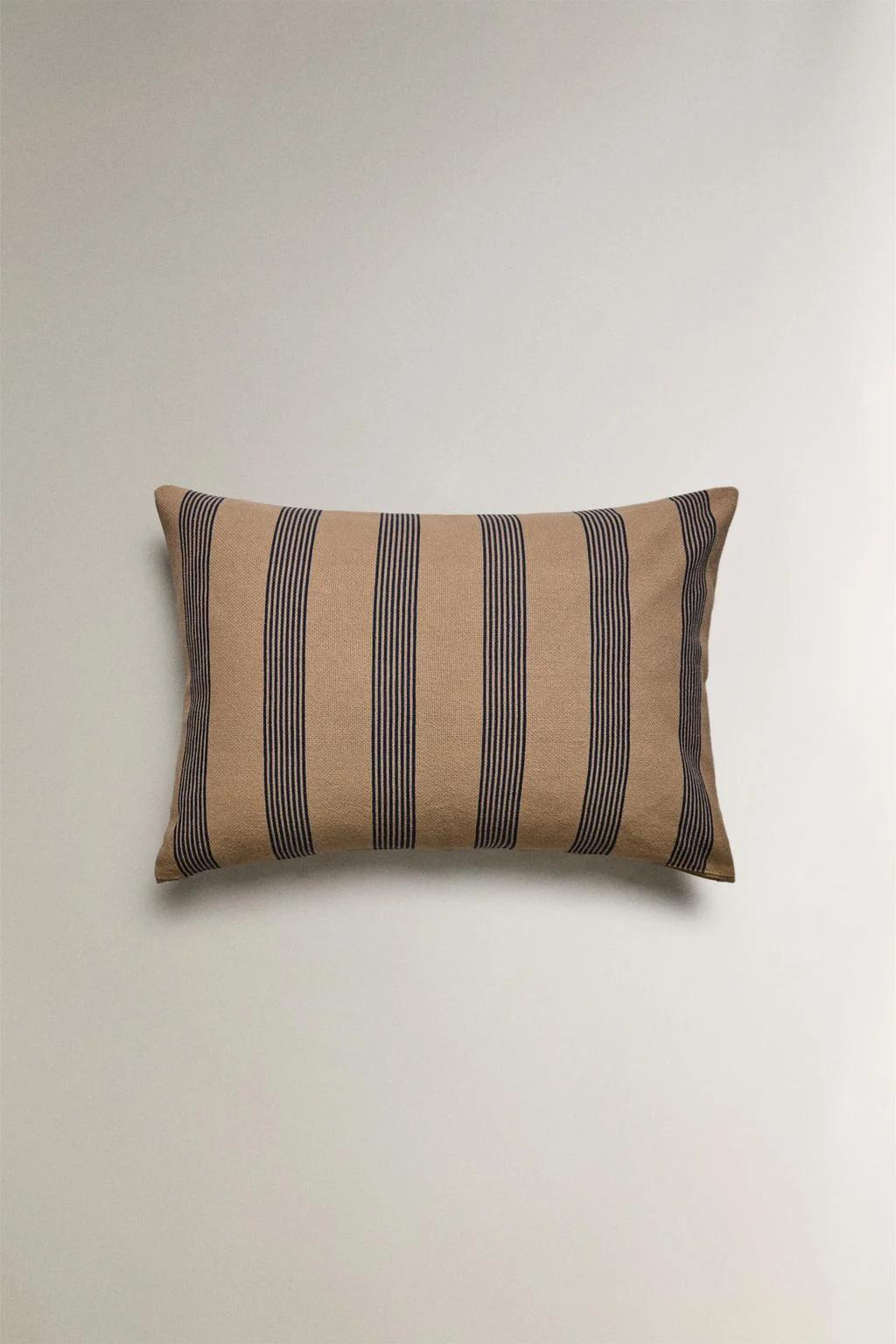 Полосатая наволочка — Подушки