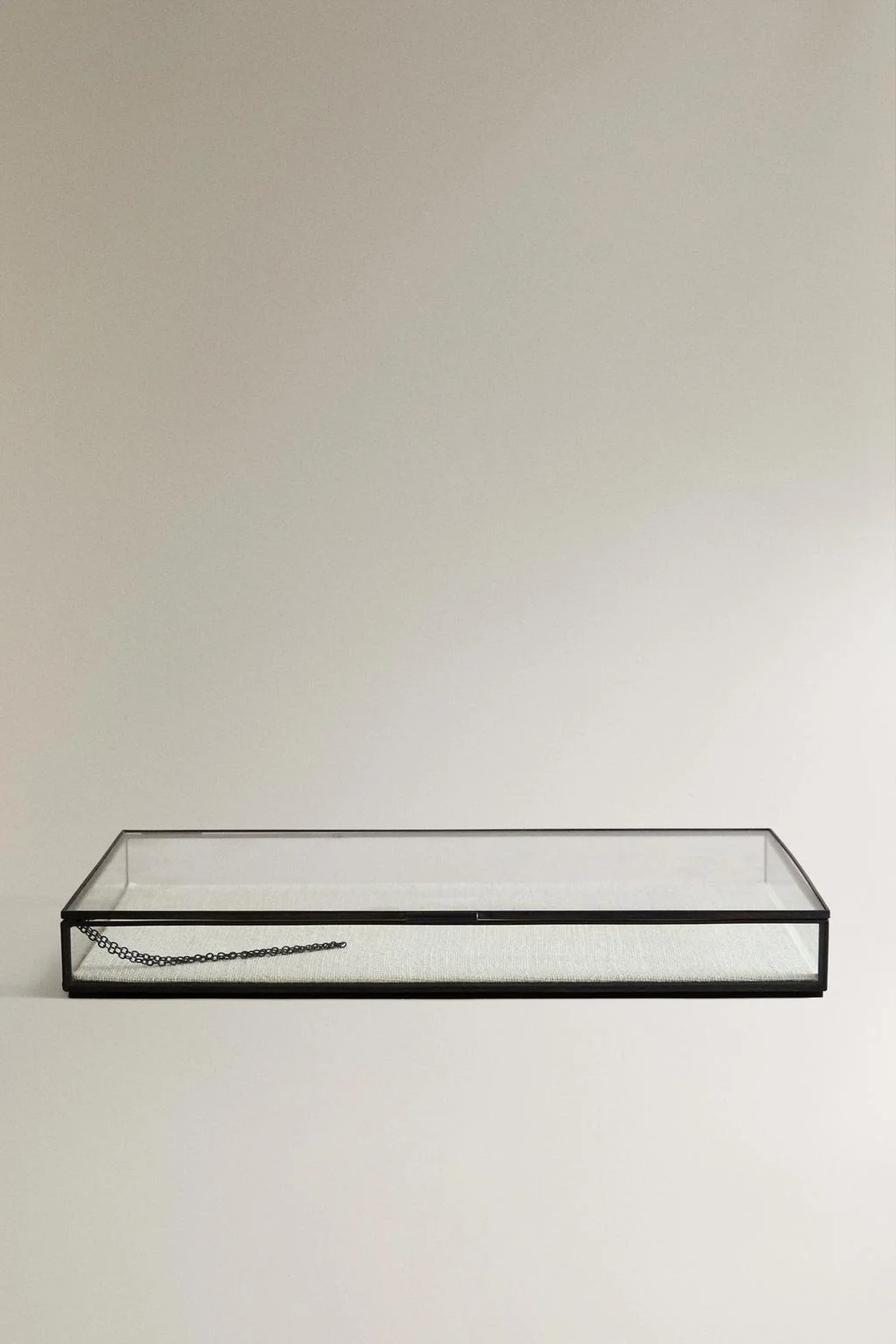 Шкатулка для украшений с черной металлической окантовкой — Гардероб