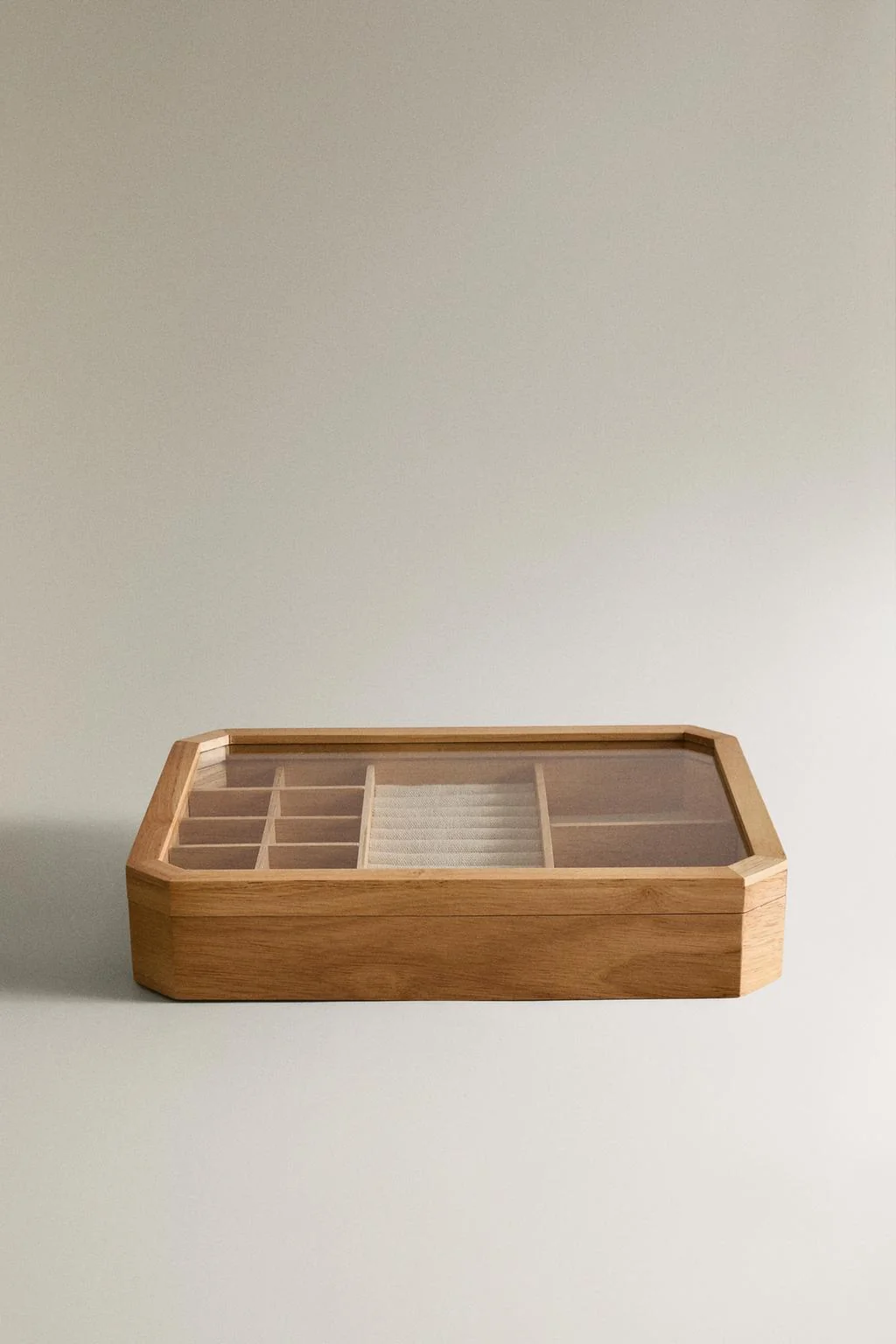 Деревянная шкатулка для украшений — Гардероб