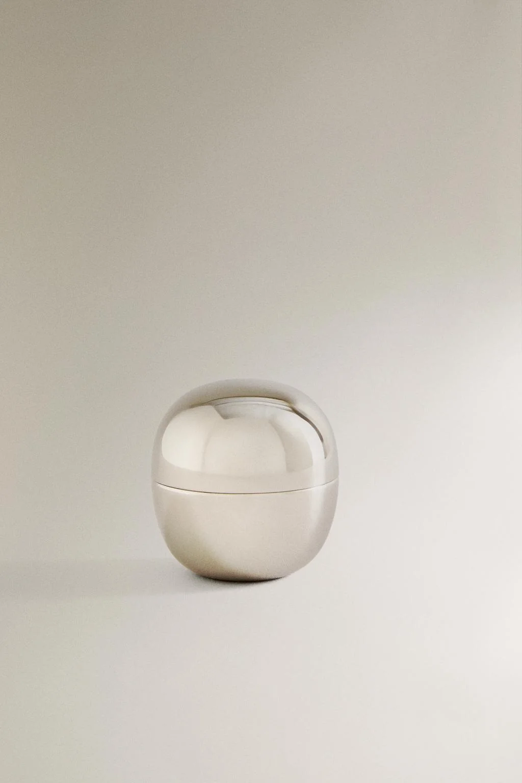 Маленькая круглая коробка из нержавеющей стали — Гардероб