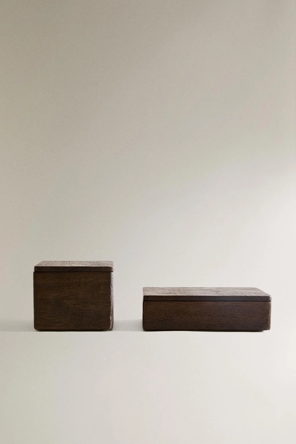 Деревянная коробка с магнитом — Гардероб