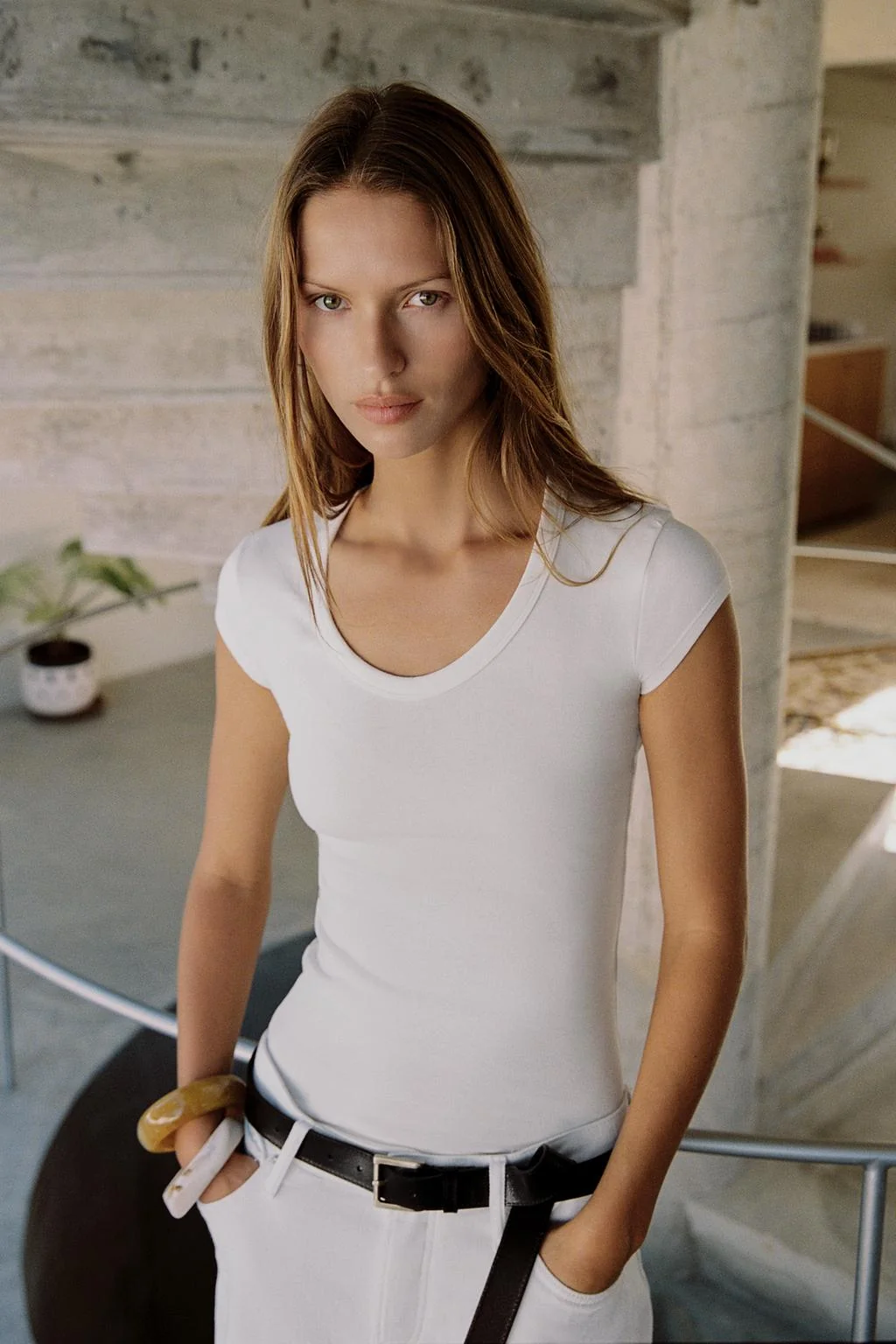 Футболка с горловиной пот