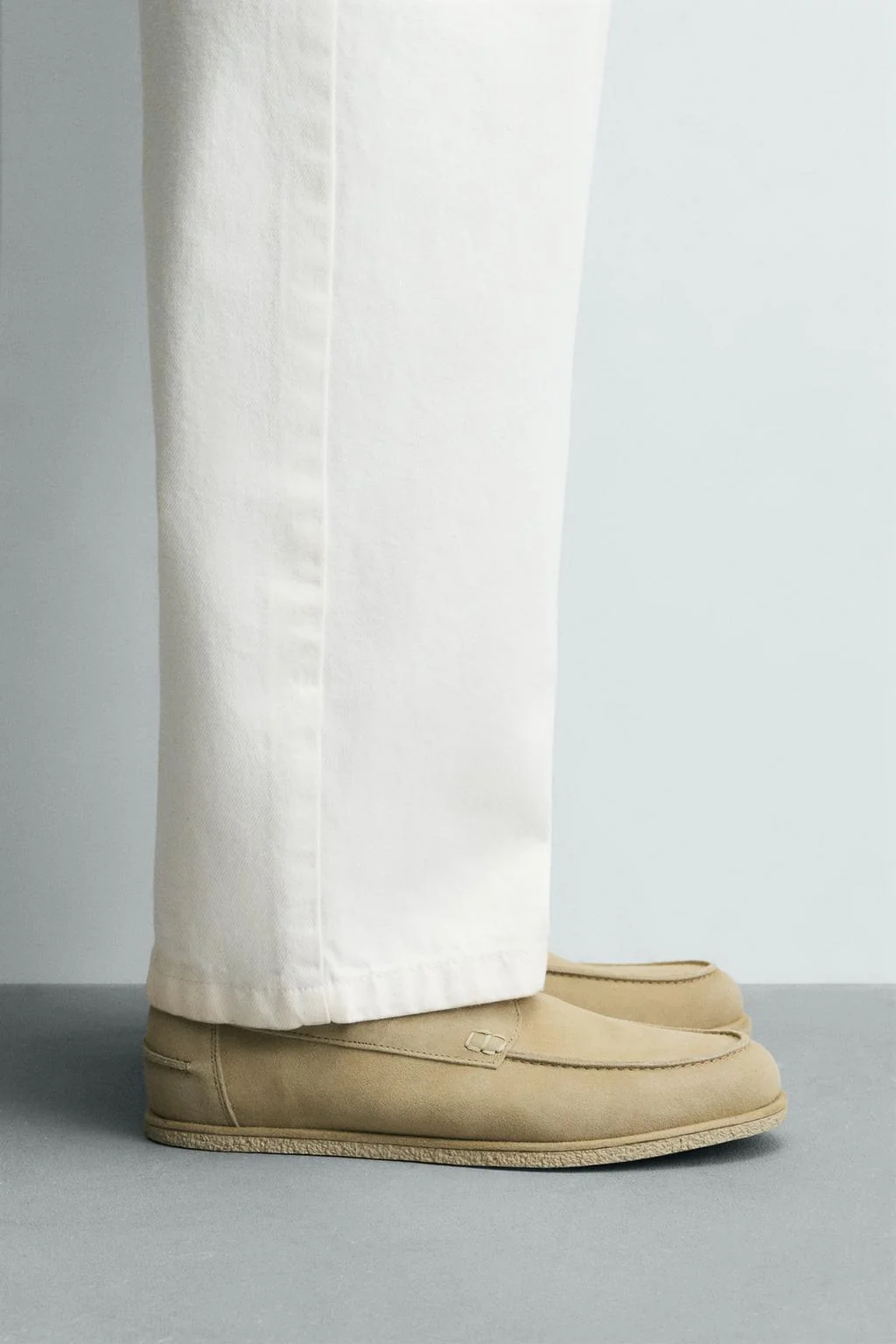 Кожаные кроссовки для повседневной носки