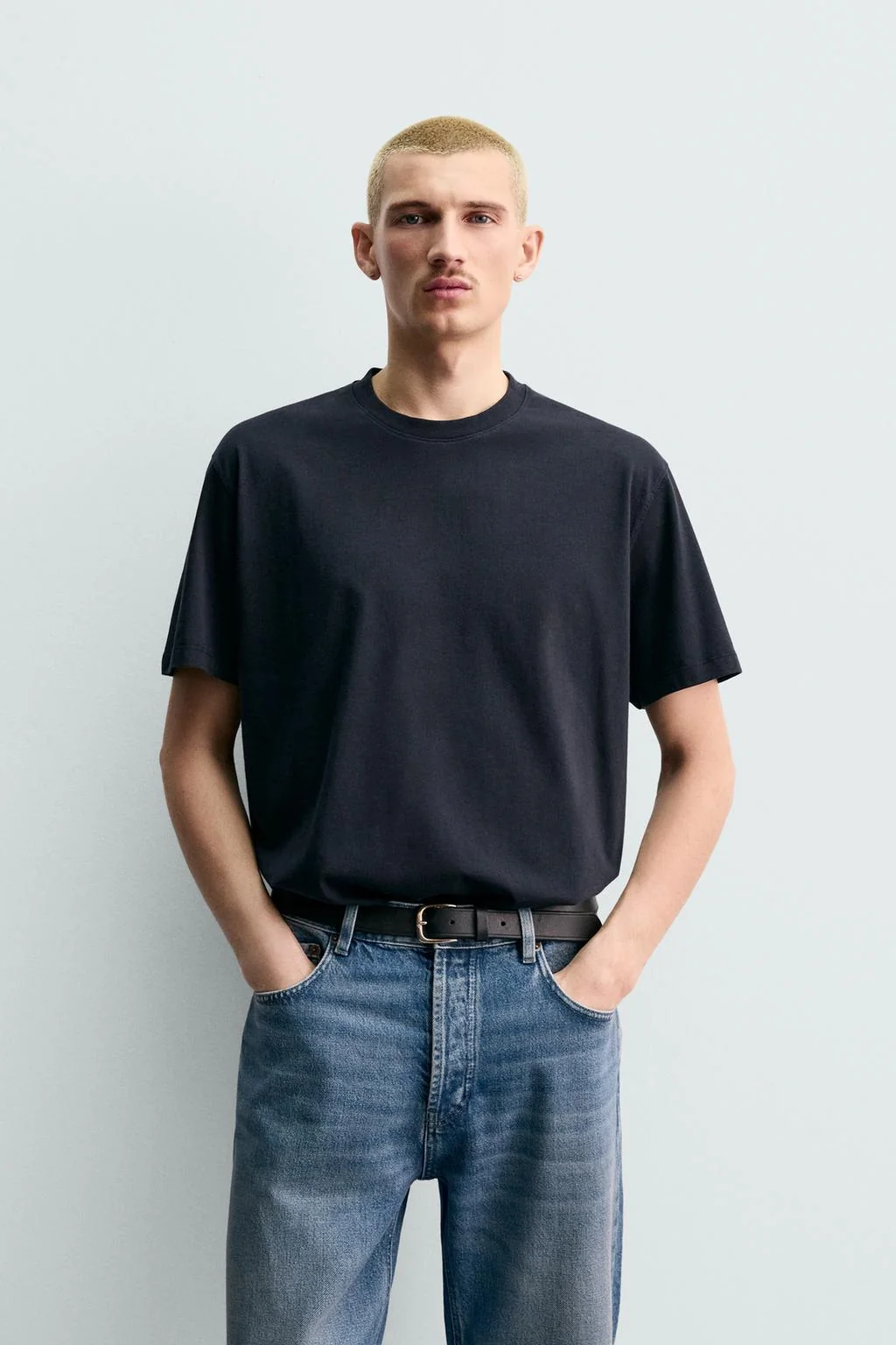 Футболка из хлопка средней плотности прямого кроя