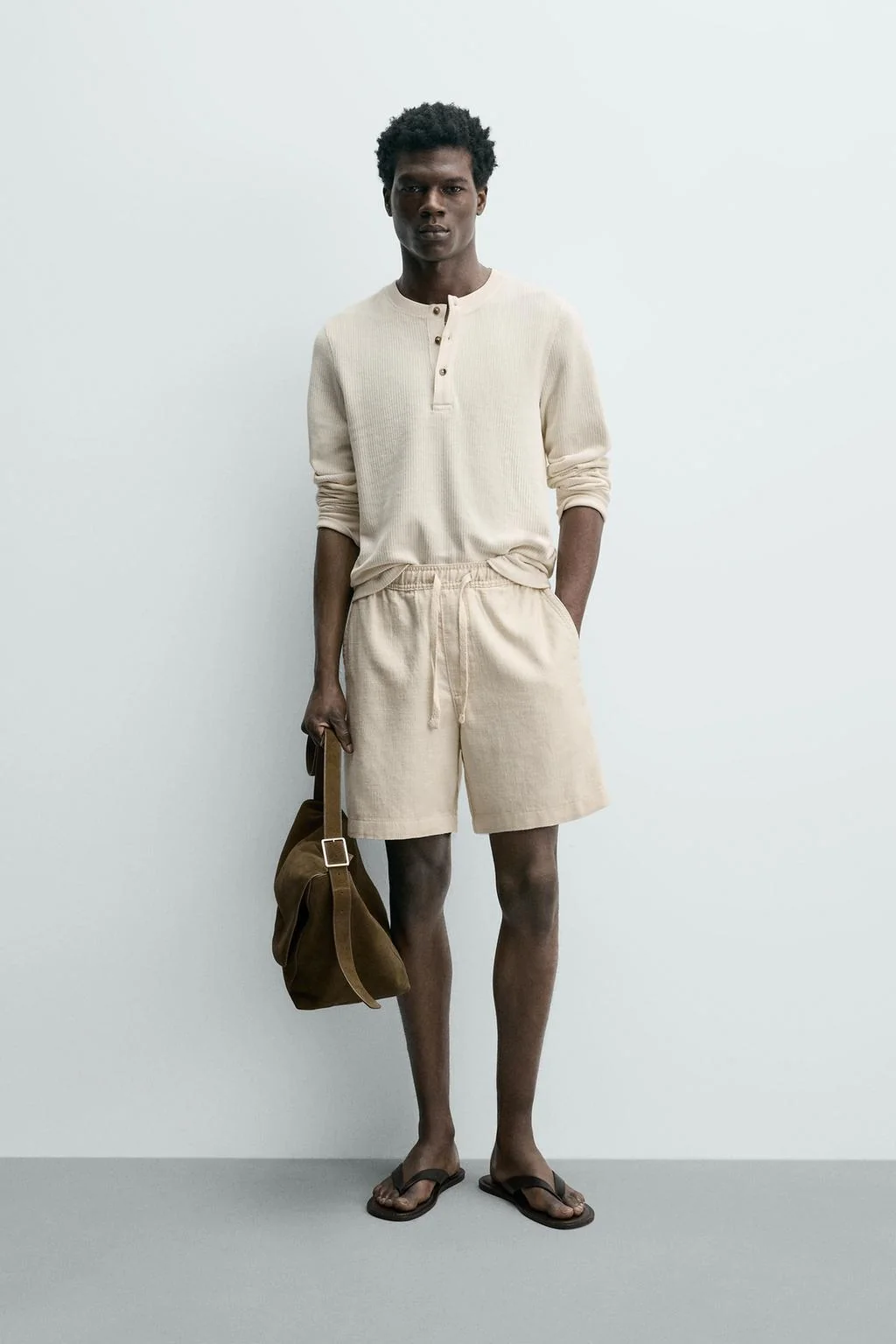 Шорты-бермуды обычного кроя с текстурой