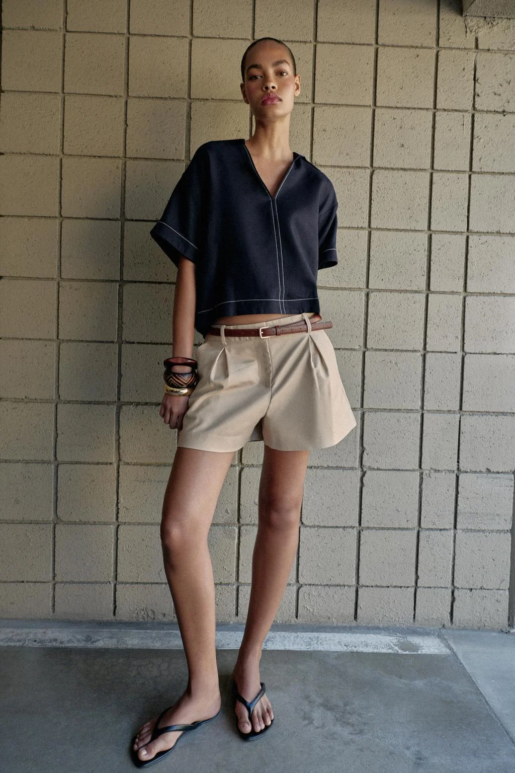 Рубашка из льняной смеси с контрастной строчкой