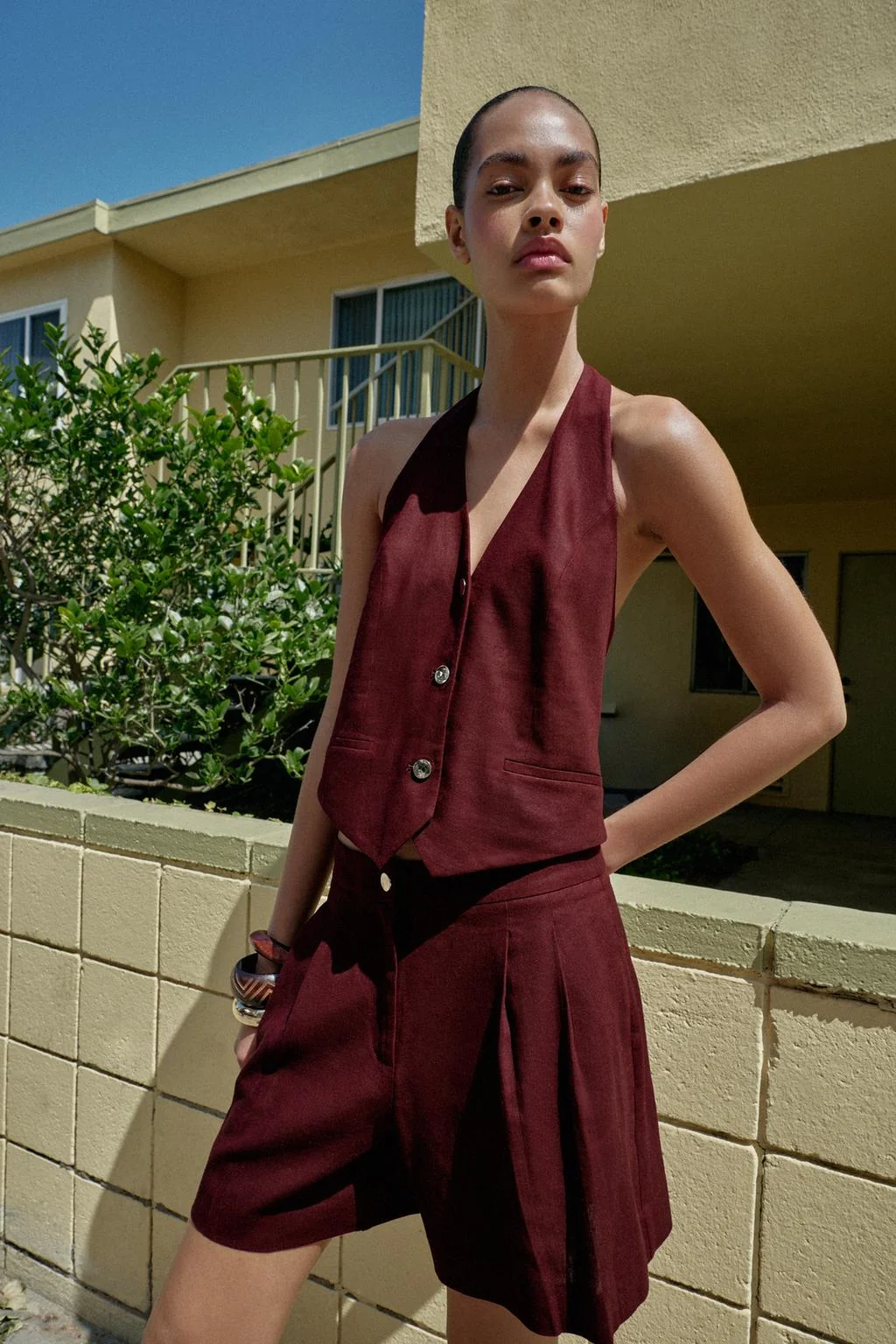 Бермуды из льняной смеси с вытачками — Шорты | Бермуды