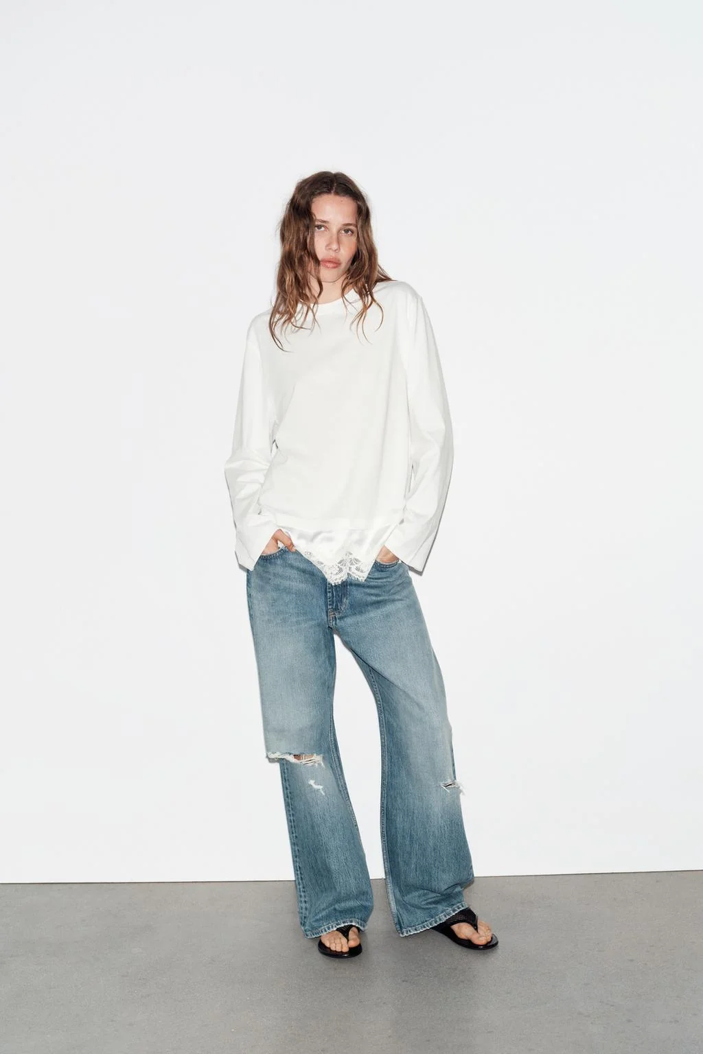 Футболка с контрастным кружевом