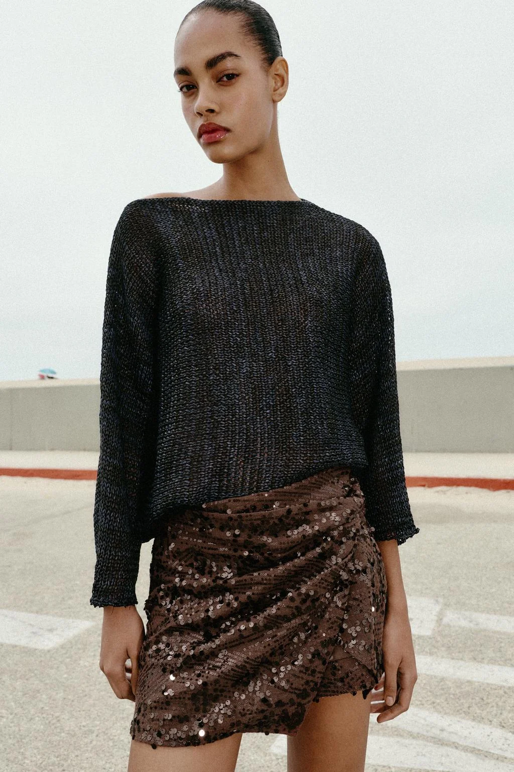 Мини-шорты-юбка с узлом и стразами