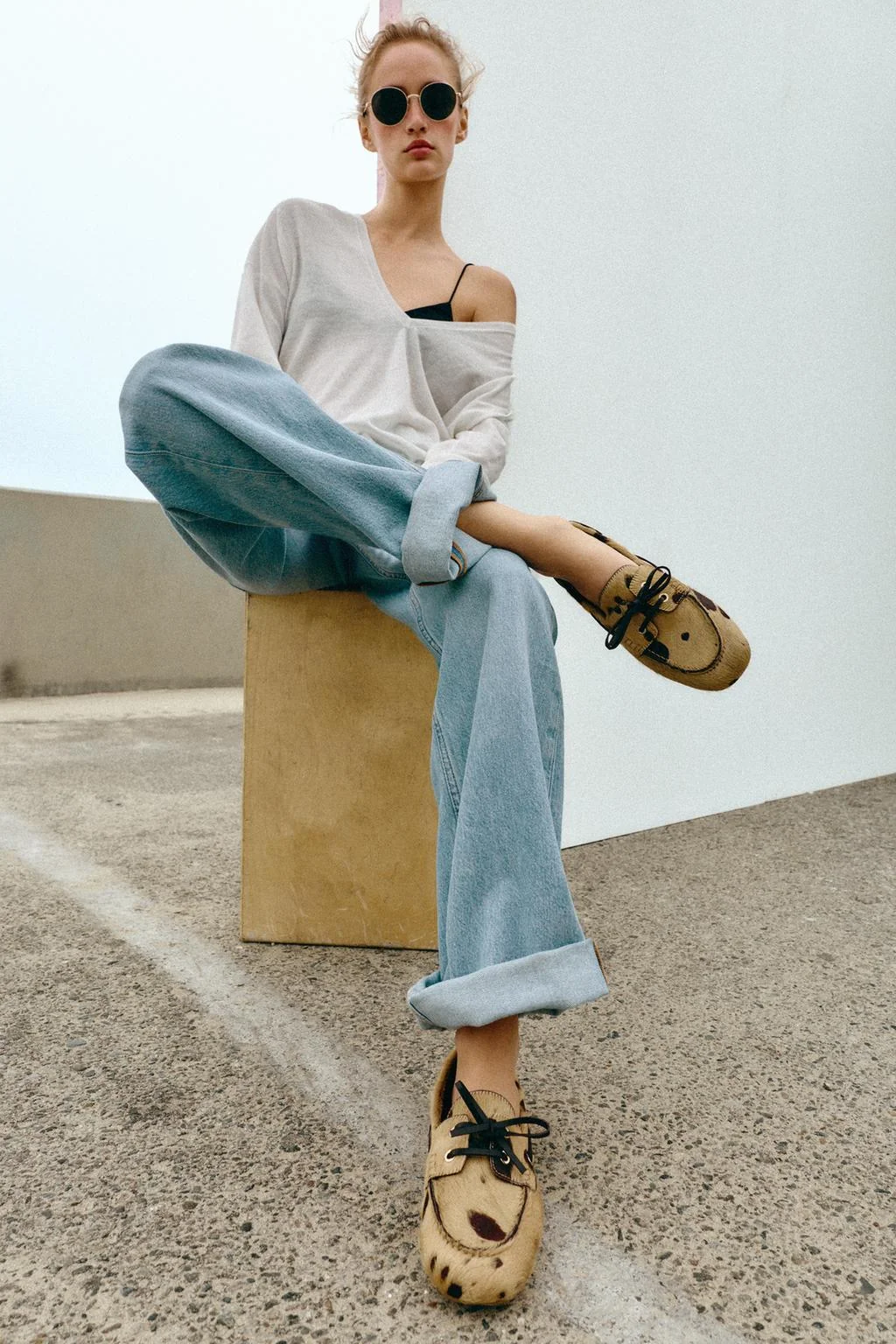 Лоферы из кожи с принтом под овчину