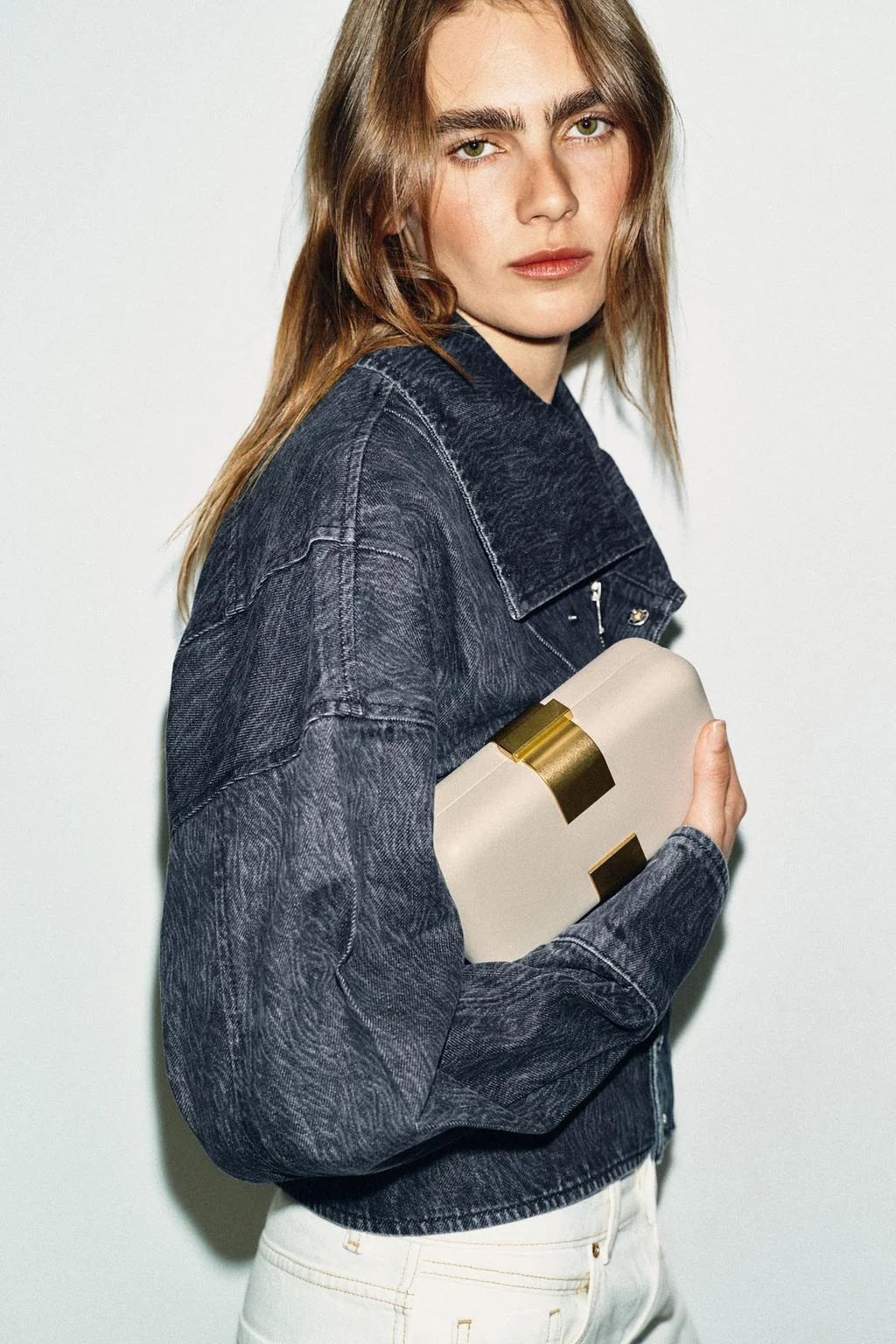 Клатч с металлическими деталями — Сумки