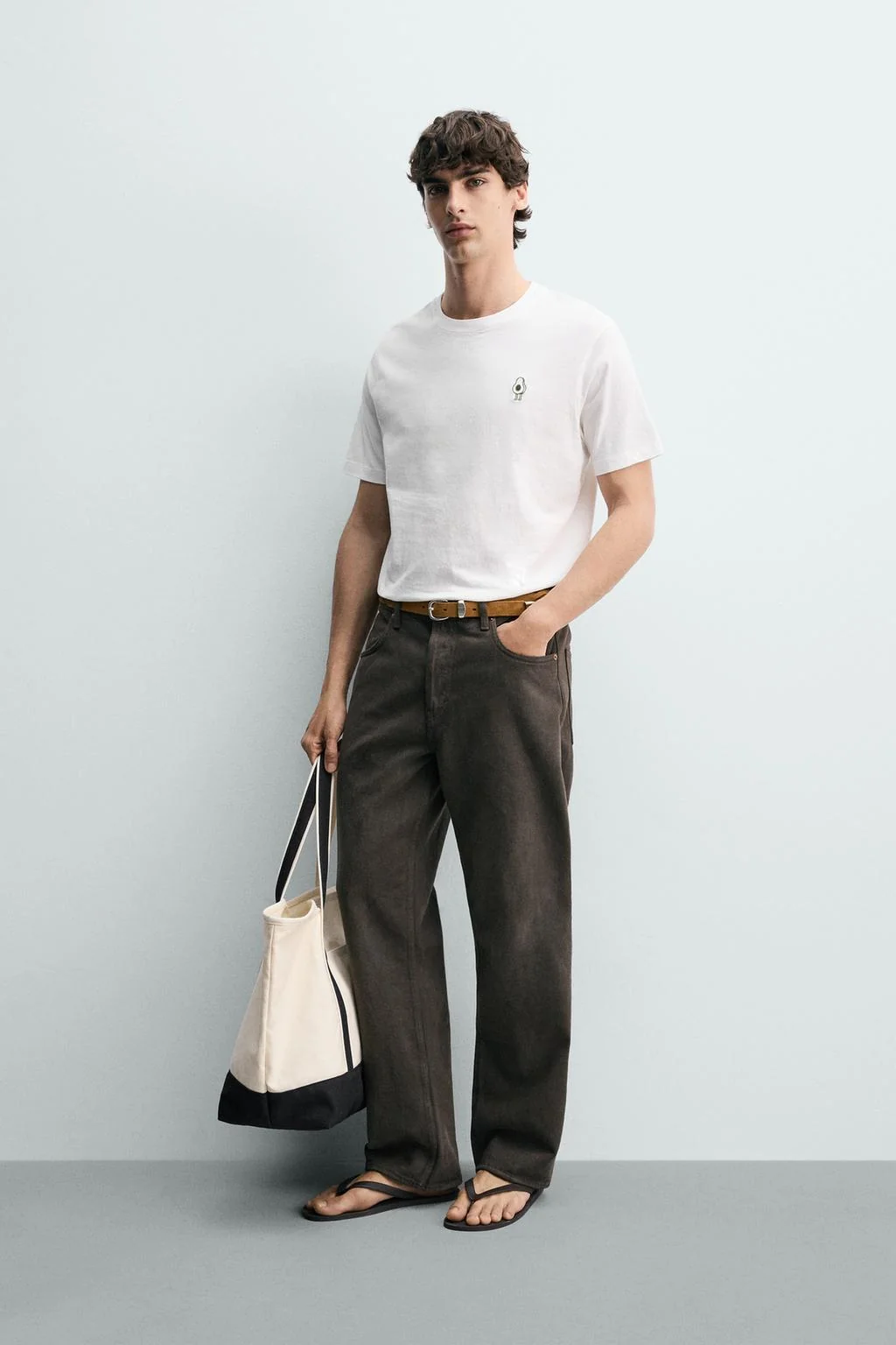 Вышитая футболка с авокадо — С принтом