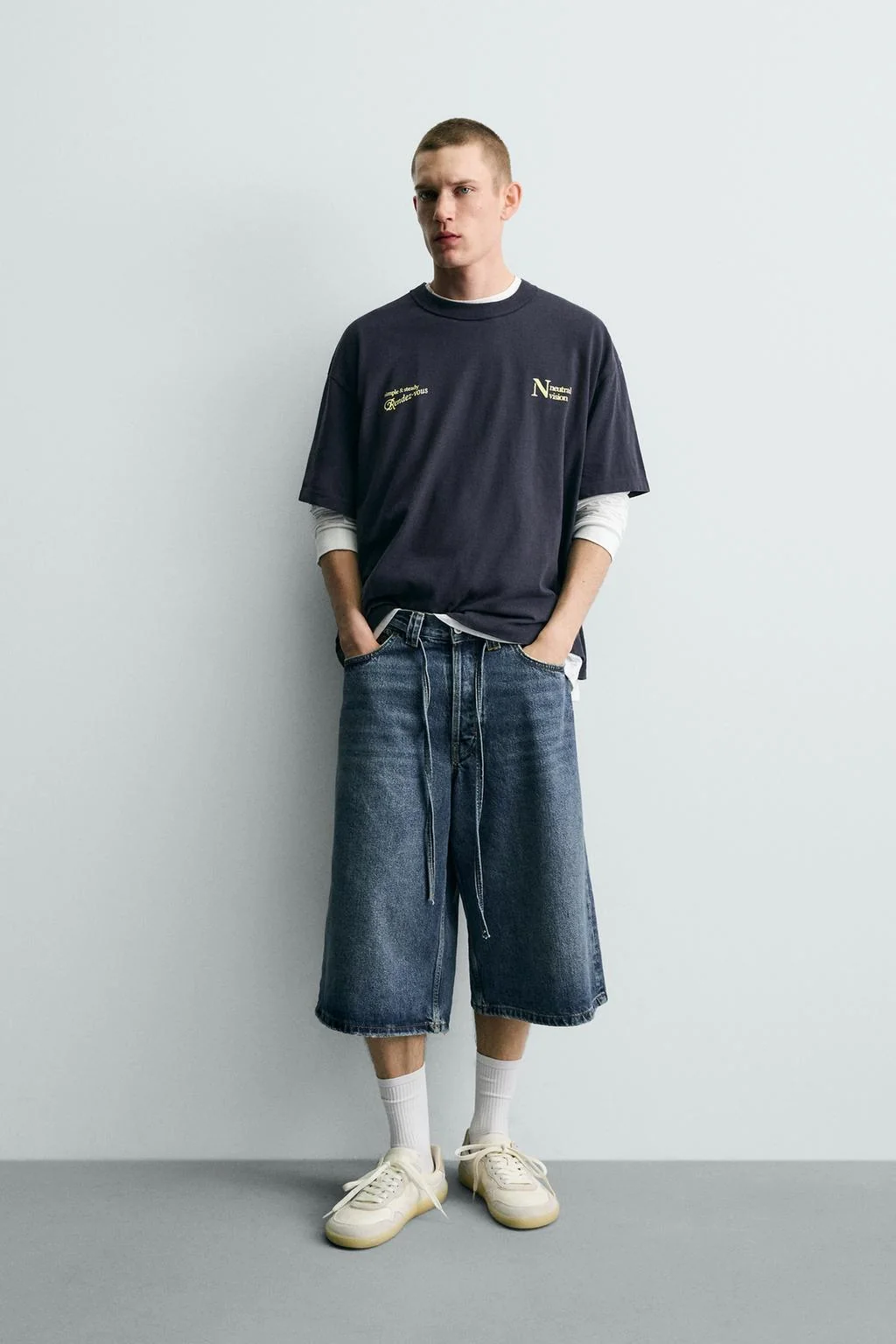 Футболка с контрастным принтом и слоганом — С принтом