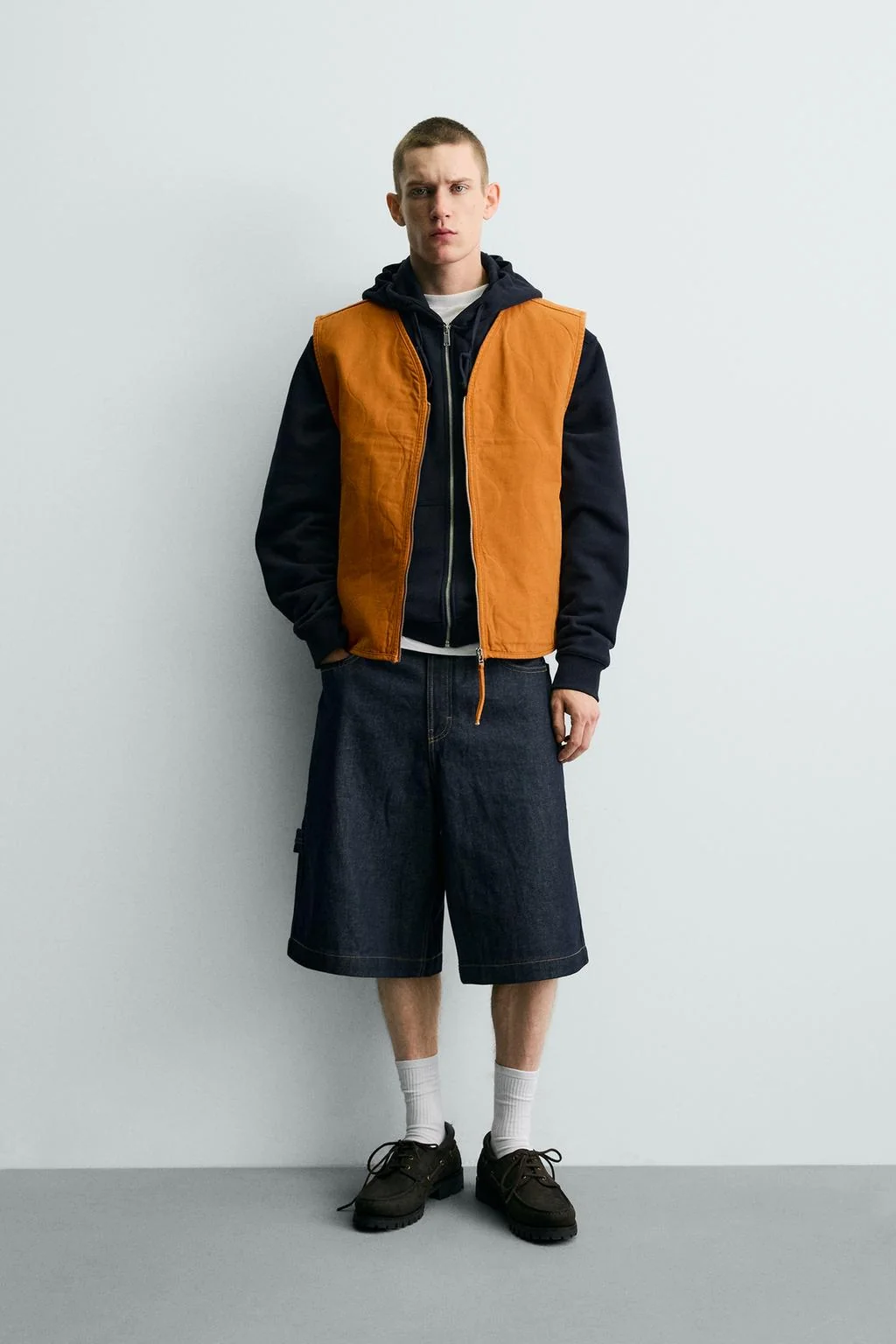 Праный жилет с контрастной строчкой — Пиджаки | жилеты