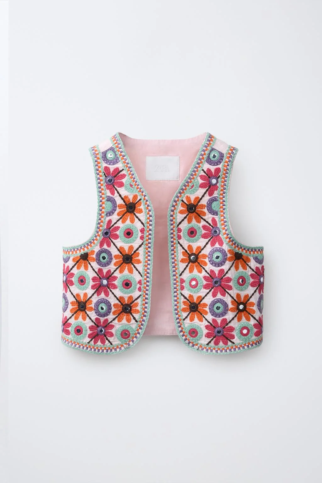 Вышитый жилет с зеркалами